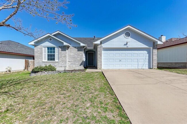 210 Dana Dr in Hutto, TX - Building Photo - Building Photo