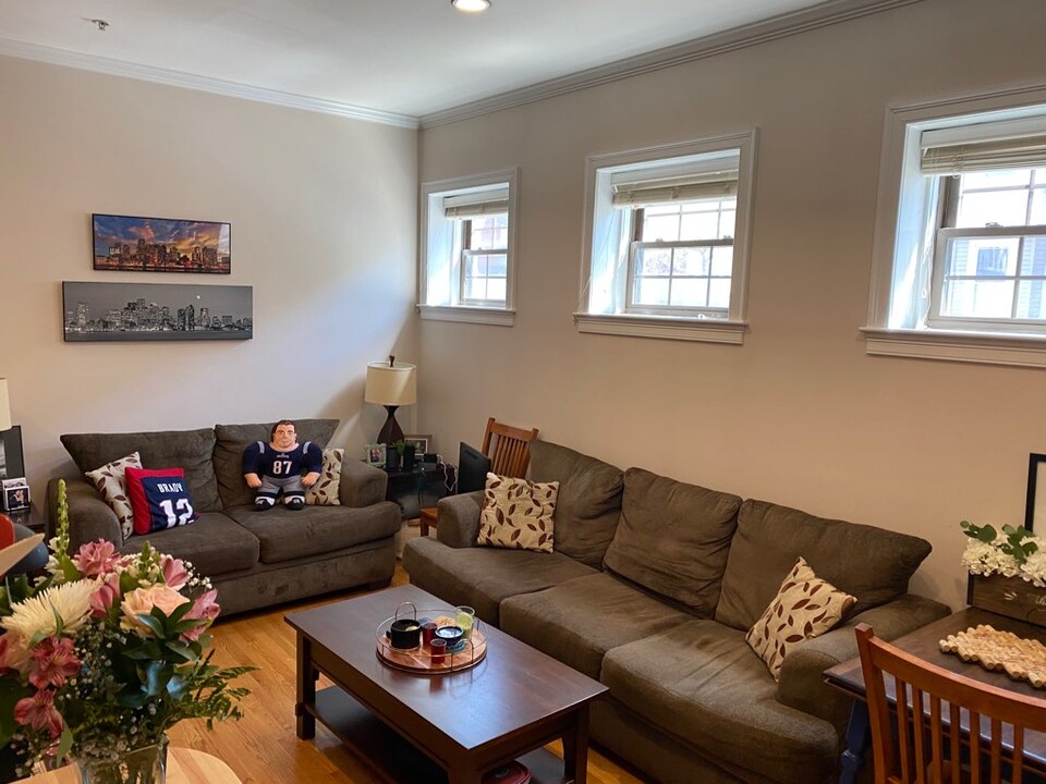 779 E 5th St, Unit #2 in Boston, MA - Building Photo