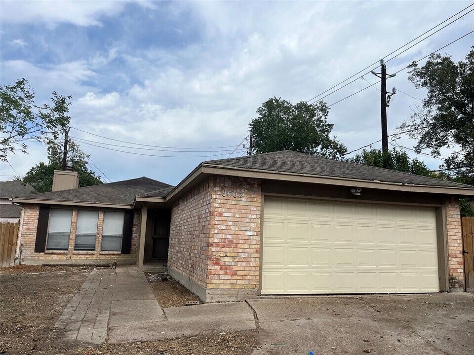 9502 Triola Ln in Houston, TX - Building Photo