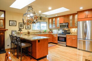 5495 El Arbol Dr in Carlsbad, CA - Building Photo