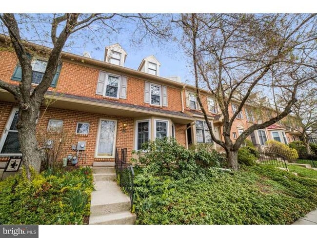 property at 427 Oakmont Ct