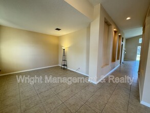 10756 Breaking Rocks Dr in Tampa, FL - Building Photo - Building Photo