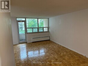 360-360 Ridelle Ave in Toronto, ON - Building Photo - Building Photo