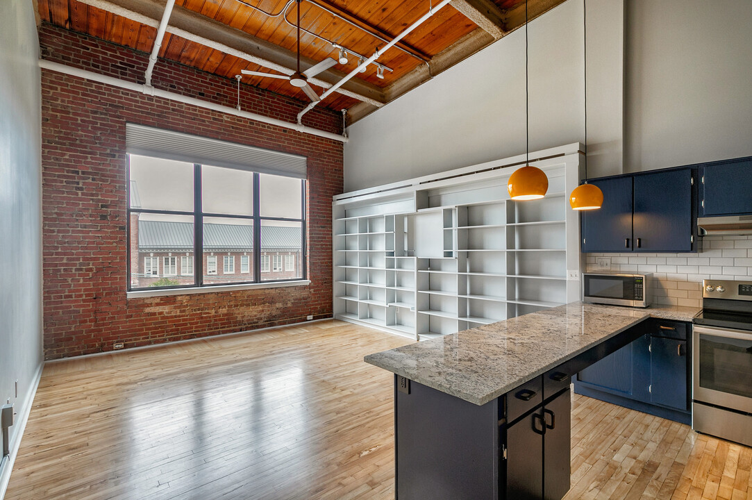 500 N Duke St, Unit 55-306 in Durham, NC - Building Photo