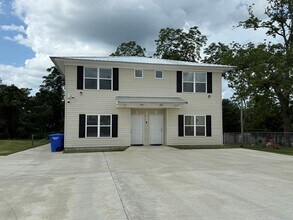 512 E Madison St, Unit 512 A E Madison St in Troy, AL - Foto de edificio - Building Photo