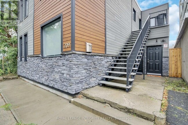 209 Hannah St in Ottawa, ON - Building Photo - Building Photo