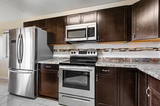 8460-8466-8466 NW 40th St in Coral Springs, FL - Building Photo - Building Photo