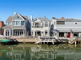 125 Grand Canal in Newport Beach, CA - Building Photo