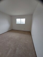 519 Sunnyslope Dr, Unit 725-7 in Hartland, WI - Foto de edificio - Building Photo