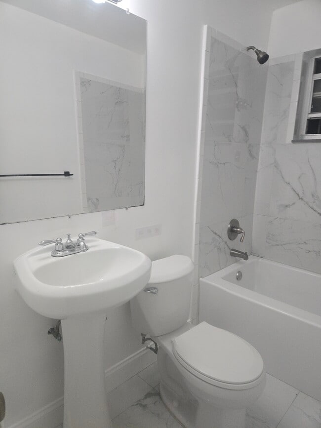 3401 NW 170th St in Miami Gardens, FL - Building Photo - Building Photo