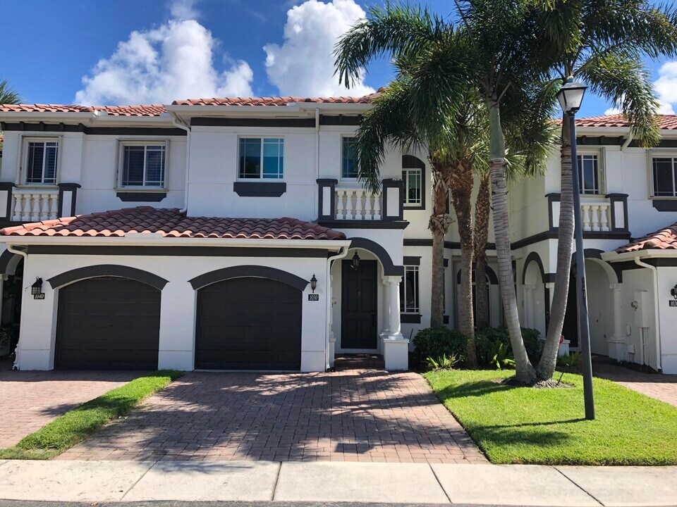 1030 Murano Bay Dr in Boynton Beach, FL - Building Photo