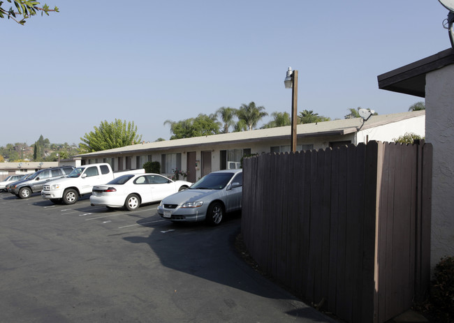 Maplewood Apartments in Escondido, CA - Building Photo - Building Photo