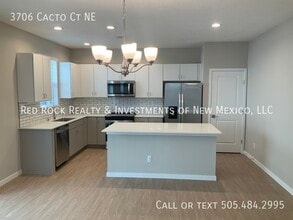 3706 Cacto Ct in Rio Rancho, NM - Foto de edificio - Building Photo
