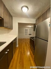 55 Forest Ave, Unit 2R in Everett, MA - Foto de edificio - Building Photo