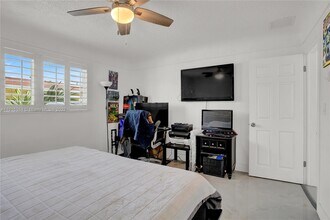 608 NW 4th Ave-Unit -1-2 in Hallandale Beach, FL - Building Photo - Building Photo