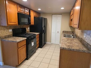 1665 Coach Dr in Naperville, IL - Building Photo - Building Photo