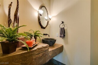 549 Regents Gate Dr in Henderson, NV - Building Photo - Building Photo