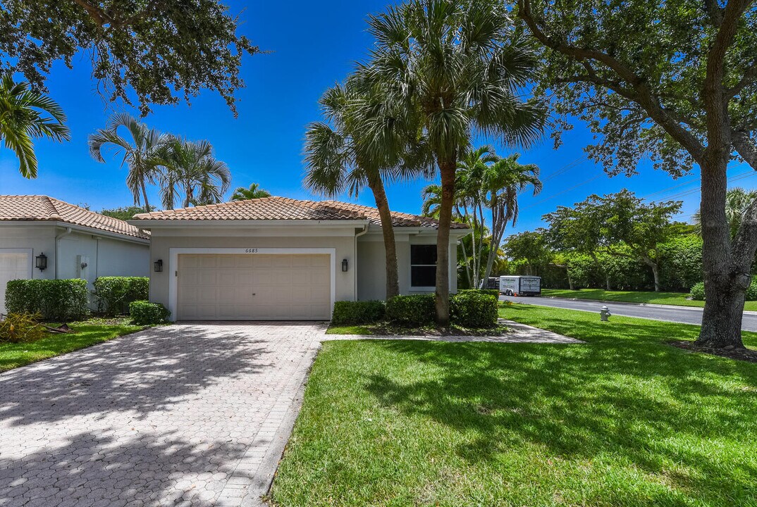 6685 NW 24th Terrace in Boca Raton, FL - Foto de edificio