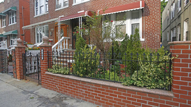 700 Logan St in Brooklyn, NY - Building Photo - Building Photo