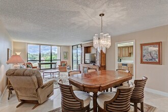 5188 Woodland Lakes Dr in Palm Beach Gardens, FL - Building Photo - Building Photo