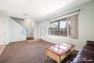 221 Westlake Dr in San Marcos, CA - Building Photo - Building Photo