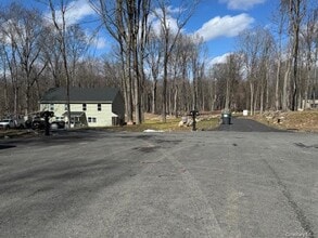 11 Alexandra Matthews Rd in Wallkill, NY - Building Photo - Building Photo