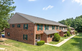 Spring Hill Apartments & Townhomes in Parkville, MD - Building Photo