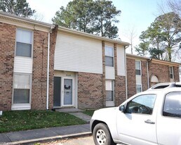 5025 Eaton Ct in Virginia Beach, VA - Building Photo