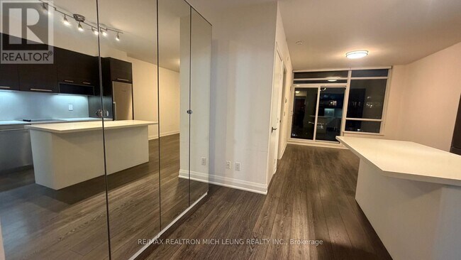 36 Park Lawn Rd in Toronto, ON - Building Photo - Building Photo