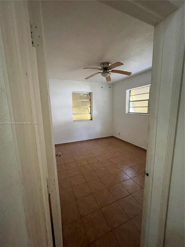1170 NE 149th St in North Miami, FL - Building Photo - Building Photo