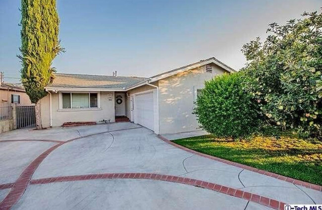 14814 Hartland St in Van Nuys, CA - Building Photo - Building Photo