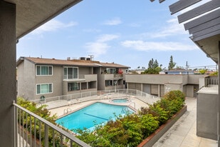 Florence Villas in Downey, CA - Building Photo