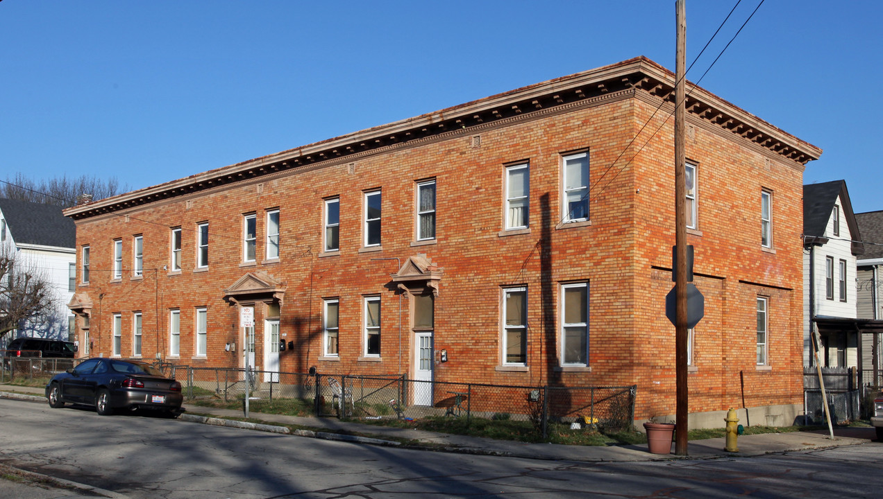 1762 Cleveland Ave in Norwood, OH - Foto de edificio