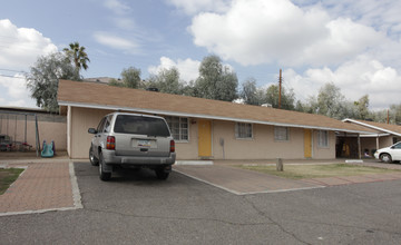 La Granada in Phoenix, AZ - Building Photo - Building Photo