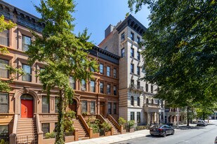221 W 112th St in New York, NY - Building Photo