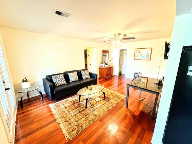 208 Green Hollow Dr in Iselin, NJ - Building Photo - Building Photo