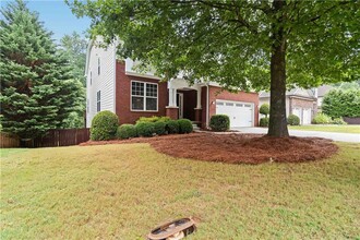 3835 Dalwood Dr in Suwanee, GA - Building Photo - Building Photo