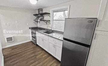 1700 Ashmore Ave, Unit b in Chattanooga, TN - Foto de edificio - Building Photo