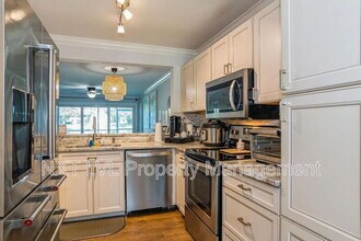 250 Timber Lake Cir in Naples, FL - Building Photo - Building Photo