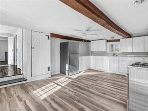 1382 Hope St in Bristol, RI - Foto de edificio - Building Photo