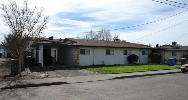 500-514 Arrowood in Santa Rosa, CA - Building Photo - Building Photo