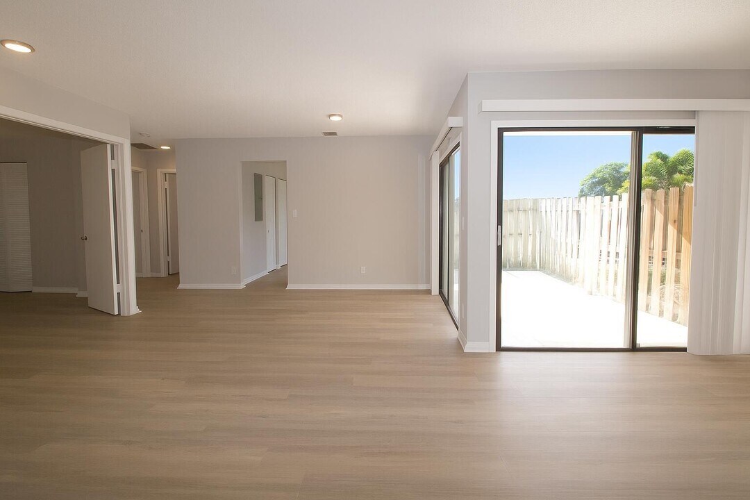 9204 Roan Ln in West Palm Beach, FL - Building Photo