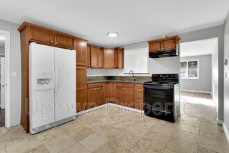 1365 SE Cedar St in Hillsboro, OR - Foto de edificio - Building Photo