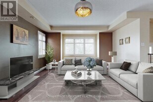 3375 Thomas St in Mississauga, ON - Building Photo