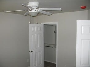 11719 Surrey Hills Blvd in Yukon, OK - Building Photo - Building Photo