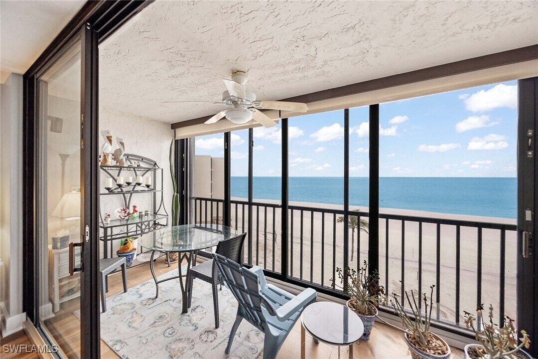 25810 Hickory Blvd in Bonita Springs, FL - Foto de edificio