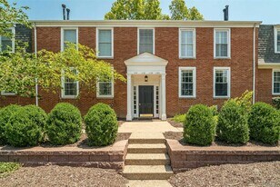 1120 S Mason Rd in St. Louis, MO - Building Photo