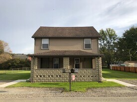 1120 Manor Ave in Latrobe, PA - Building Photo