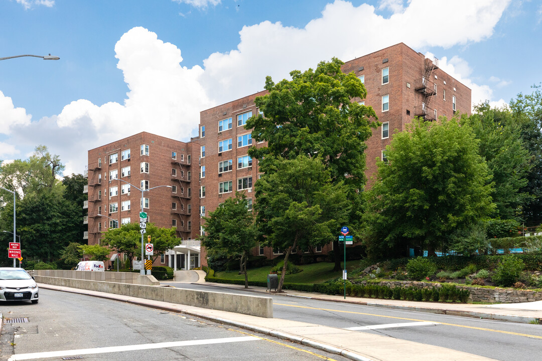 The Bonnie Crest in Bronx, NY - Foto de edificio