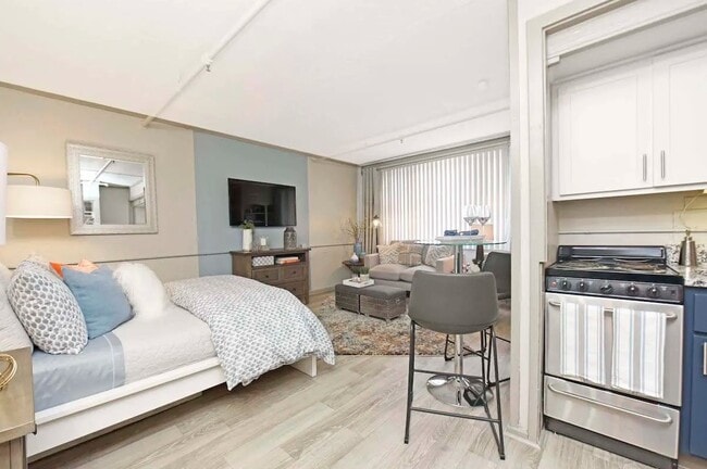 Discover Our Studio, 1, & 2-Bedroom Flats and Lofts in Oak Ridge, TN in Oak Ridge, TN - Foto de edificio - Building Photo